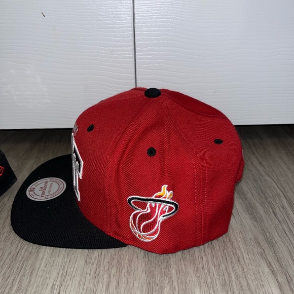 Men’s Miami Heat SnapBack Hats 9FIFTY / MITCHELL & NESS - Picture 11 of 15
